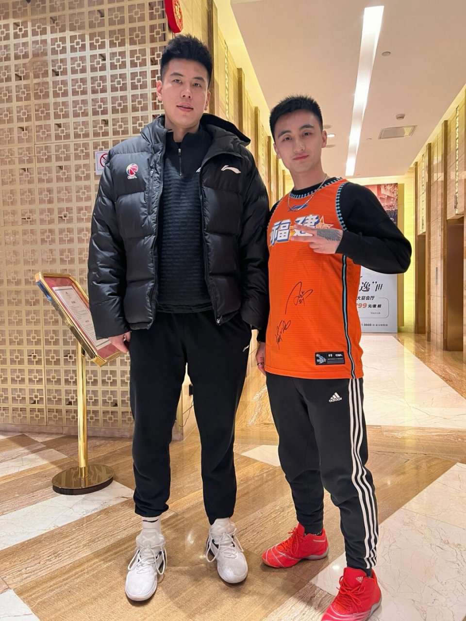 江苏苏宁赛场彰显团队合作,球员默契十足 江苏苏宁赛场彰显团队合作,球员默契十足