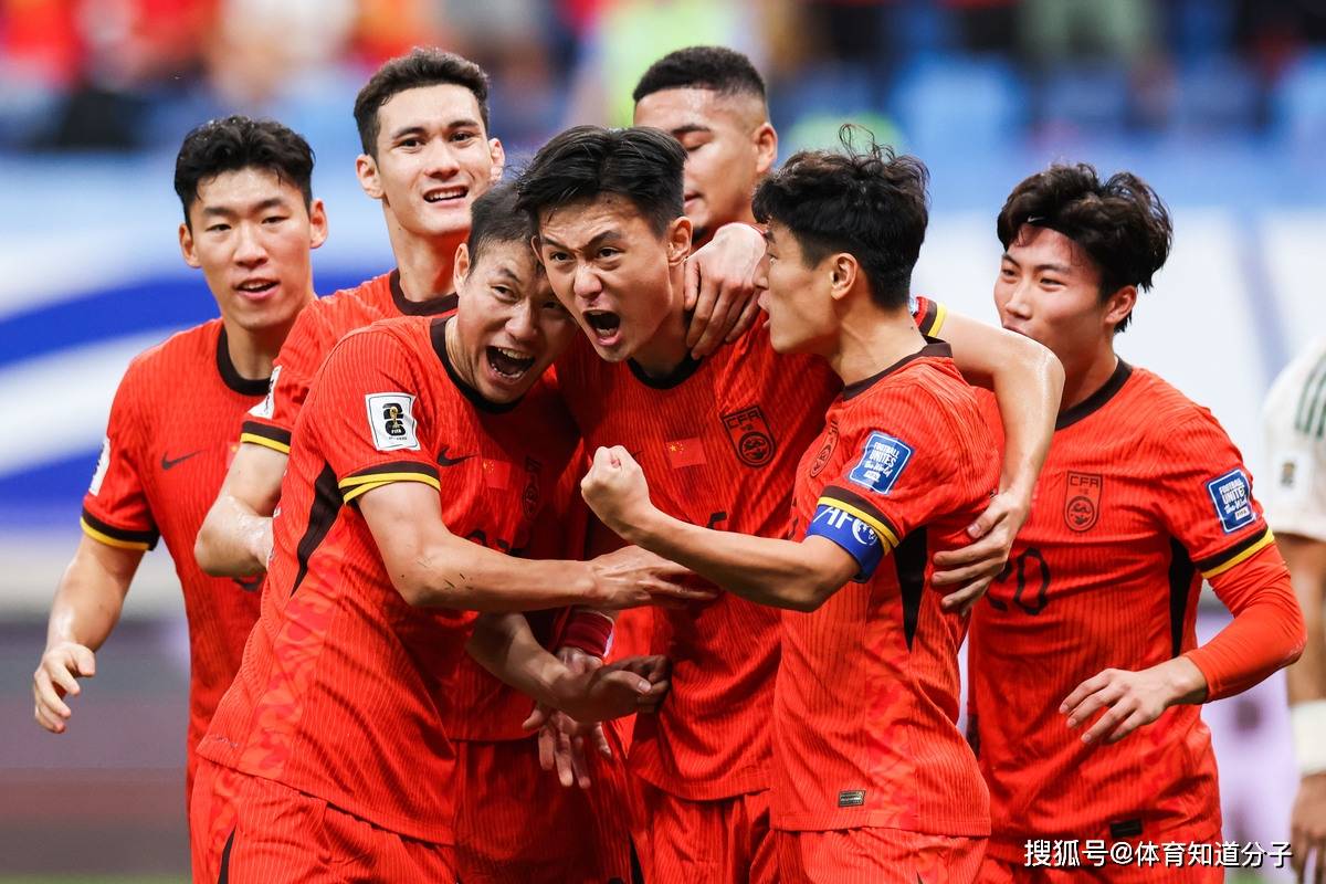 国内足球热火朝天!实力强队双线作战 国内足球热火朝天!实力强队双线作战