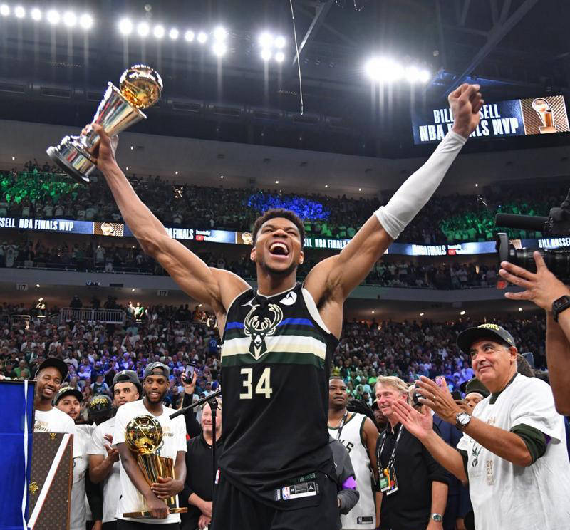 雄鹿主帅称球队新赛季目标是提高防守效率,力争进入季后赛 雄鹿主帅称球队新赛季目标是提高防守效率,力争进入季后赛