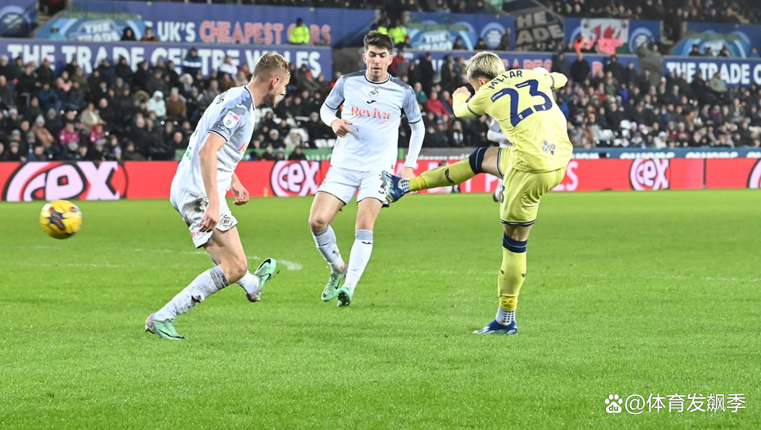 利兹联客场胜出,晋级前景渐显 利兹联客场胜出,晋级前景渐显