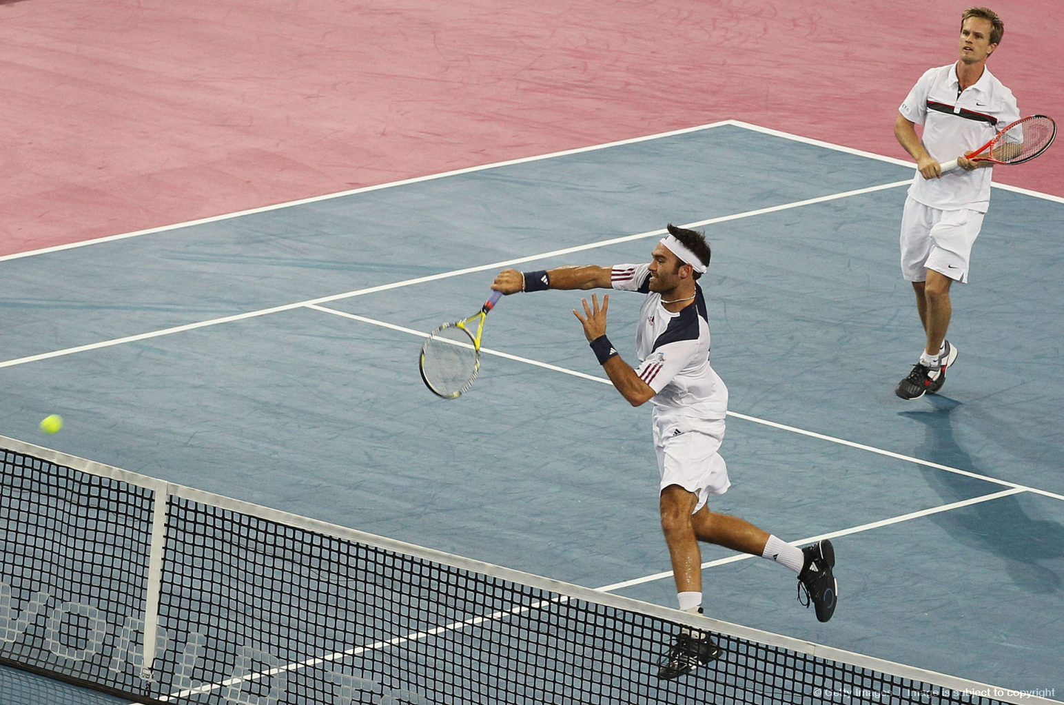 小牛队球员哈钦斯挑战三分记录,成为焦点人物 小牛队球员哈钦斯挑战三分记录,成为焦点人物