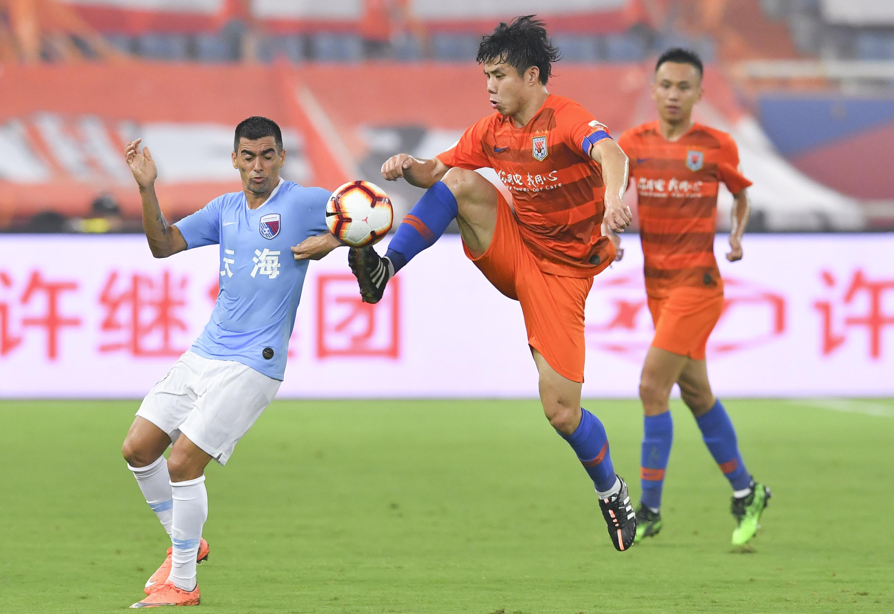 中超赛场风云再起,球队热情备战决胜之战 中超赛场风云再起,球队热情备战决胜之战