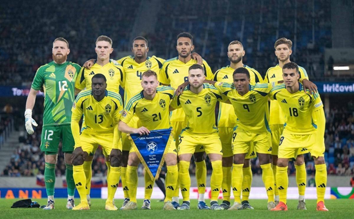 欧国联赛再现精彩对决,球员们拼尽全力! 欧国联赛再现精彩对决,球员们拼尽全力!