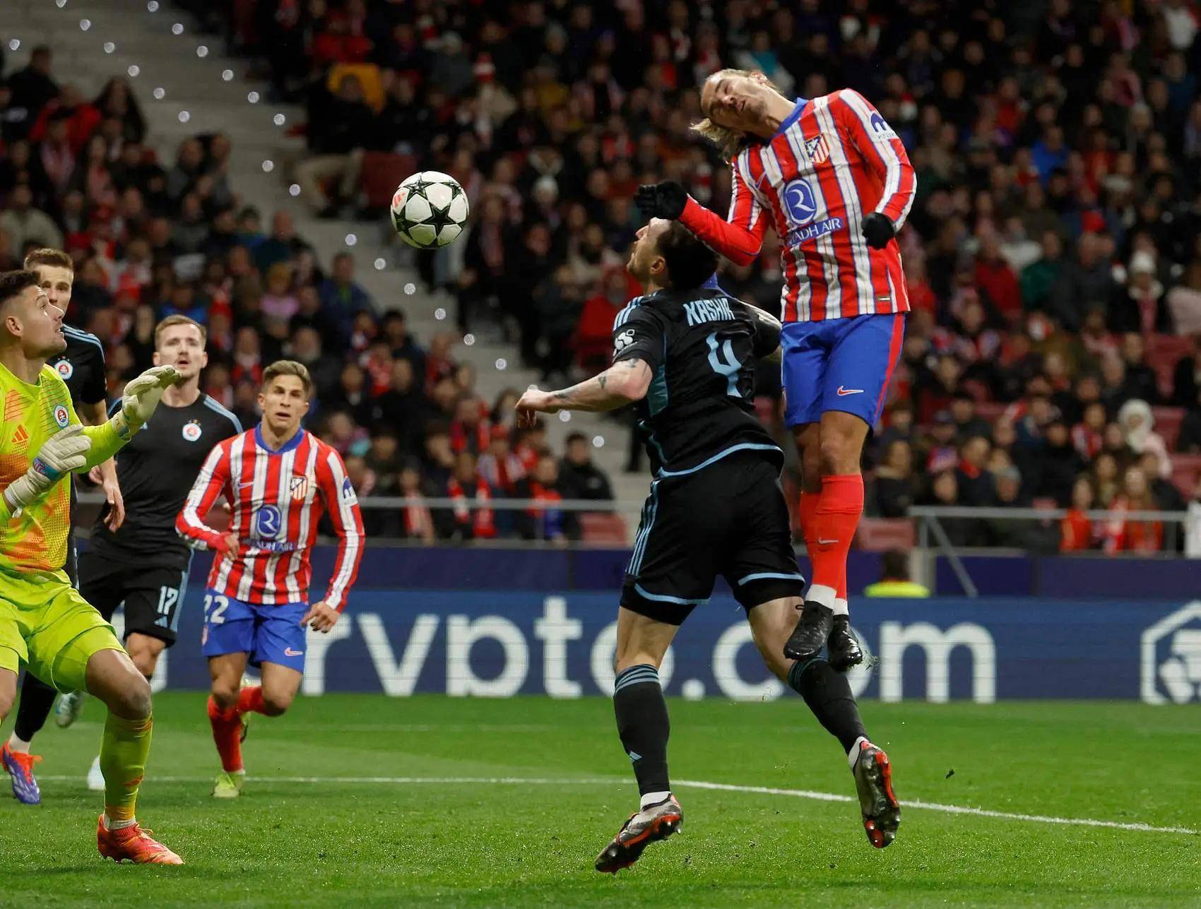 国际米兰主场逆转卡利亚里，稳固前四位置