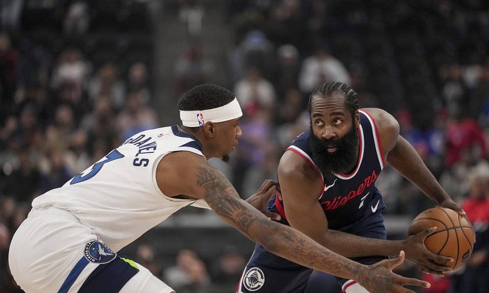 快船击败森林狼,取得两连胜 快船击败森林狼,取得两连胜