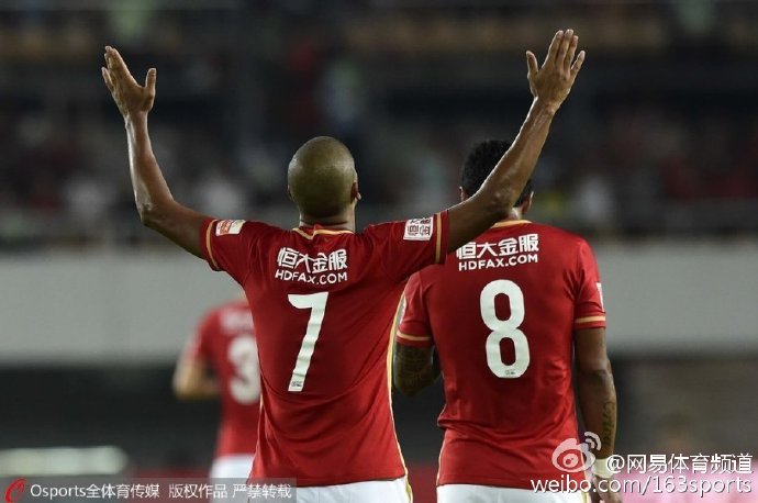 重庆力帆主场不敌广州恒大,遭遇失利 重庆力帆主场不敌广州恒大,遭遇失利