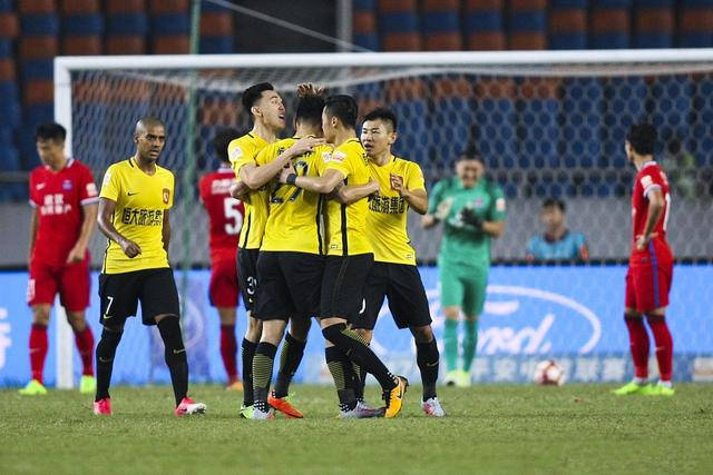 重庆力帆主场不敌广州恒大,遭遇失利 重庆力帆主场不敌广州恒大,遭遇失利