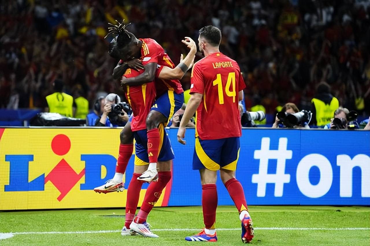 兰斯中场梅开二度,助球队拿下胜利 兰斯中场梅开二度,助球队拿下胜利