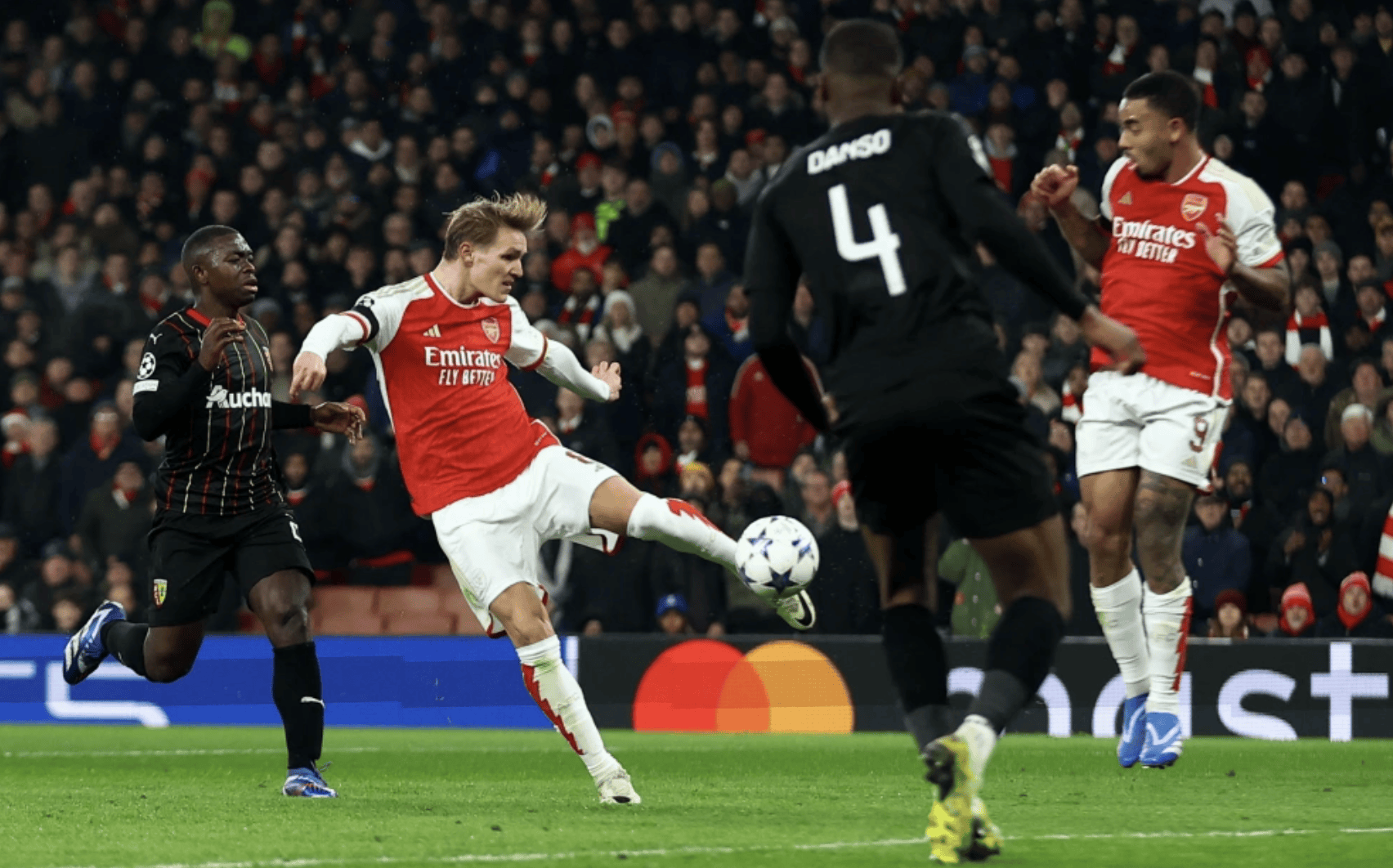 热刺主场迎战阿森纳:北伦敦德比酝酿悬念 热刺主场迎战阿森纳:北伦敦德比酝酿悬念