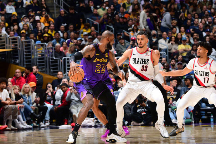 开拓者击败湖人,继续保持不败纪录 开拓者击败湖人,继续保持不败纪录