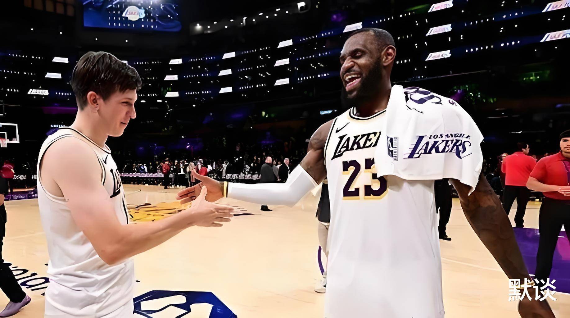 NBA新赛季揭幕战,巨星狂砍50分力挽狂澜 NBA新赛季揭幕战,巨星狂砍50分力挽狂澜