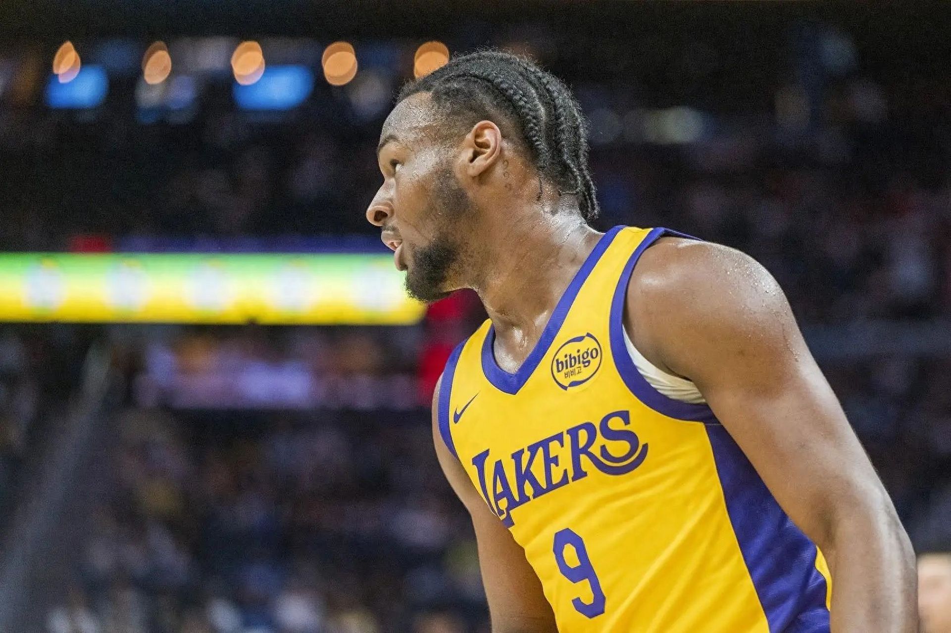 球员表现出色,再次成为焦点人物 球员表现出色,再次成为焦点人物