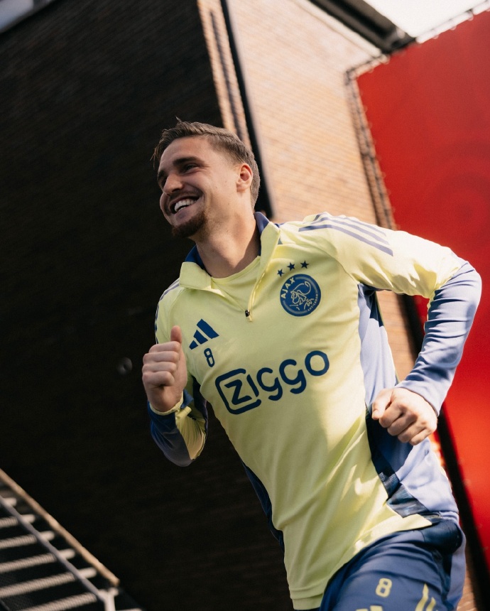 阿贾克斯奋力回归巅峰,积极备战比赛 阿贾克斯奋力回归巅峰,积极备战比赛