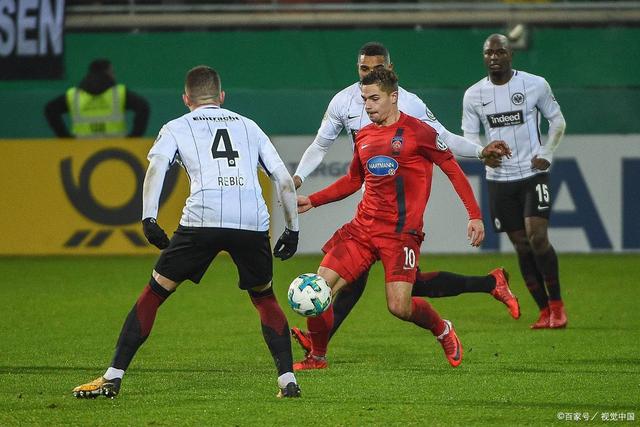 斯图加特主场不敌对手,保级形势严峻 斯图加特主场不敌对手,保级形势严峻