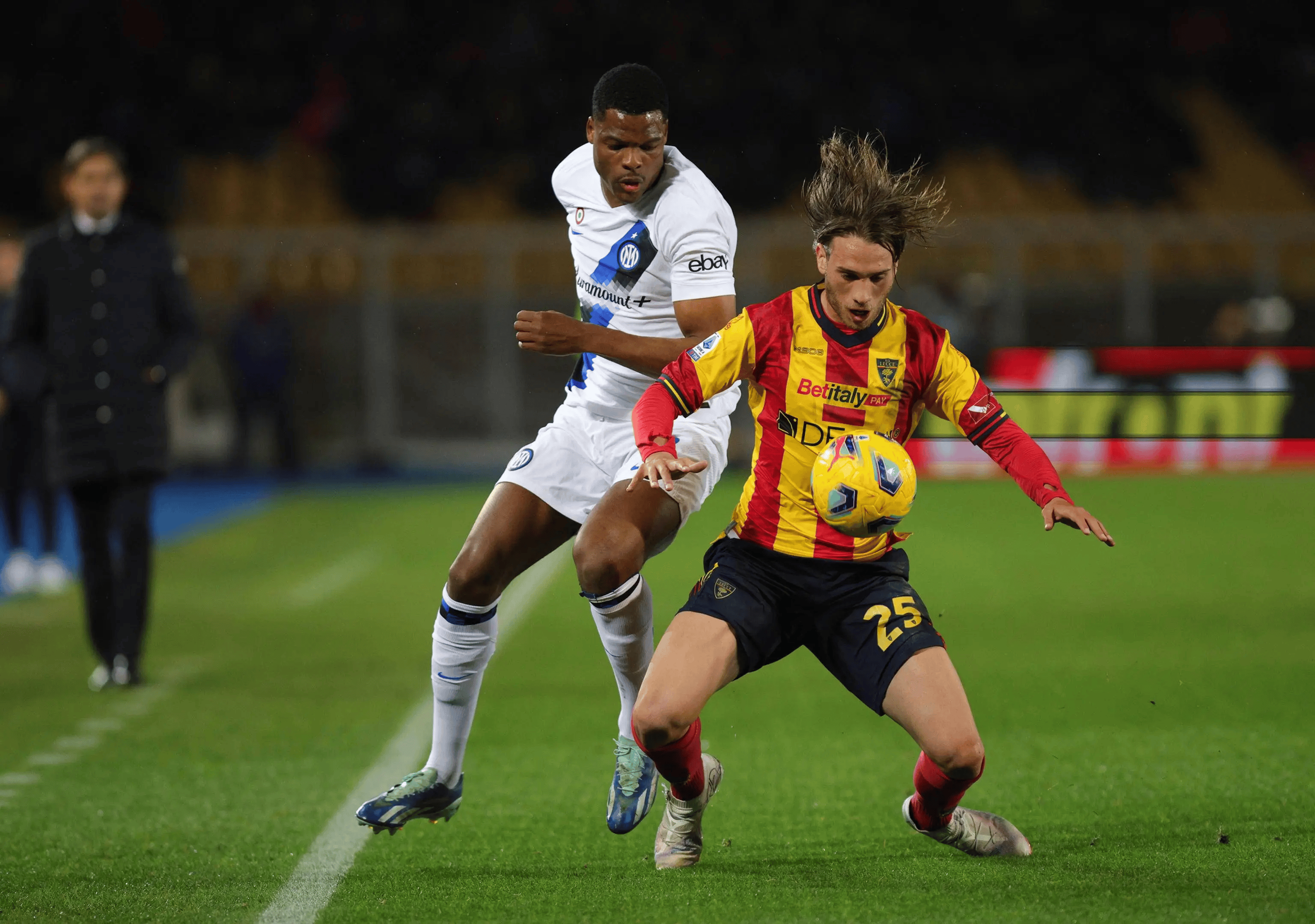 AC米兰队遭遇连败,危机四伏 AC米兰队遭遇连败,危机四伏