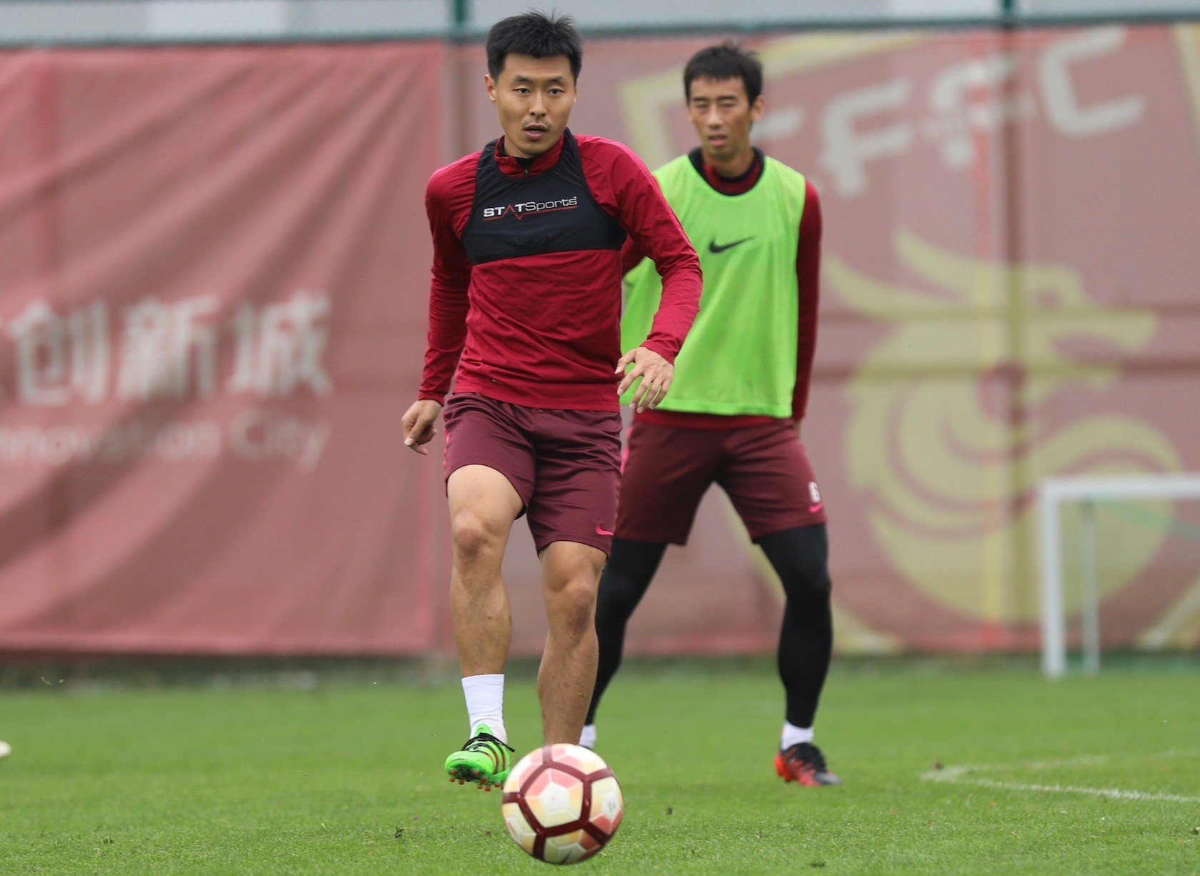 东球队圆满完成比赛,笑容满面 东球队圆满完成比赛,笑容满面