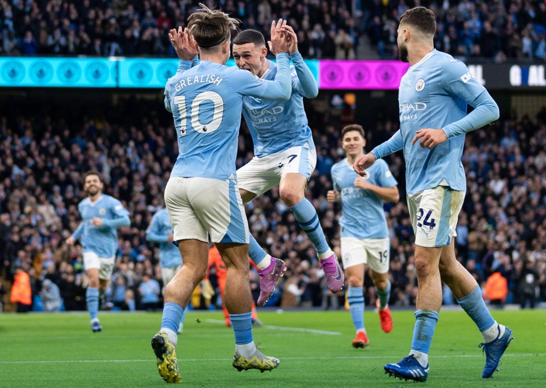 曼城客场逆转克里斯塔尔宫,继续走强势 曼城客场逆转克里斯塔尔宫,继续走强势