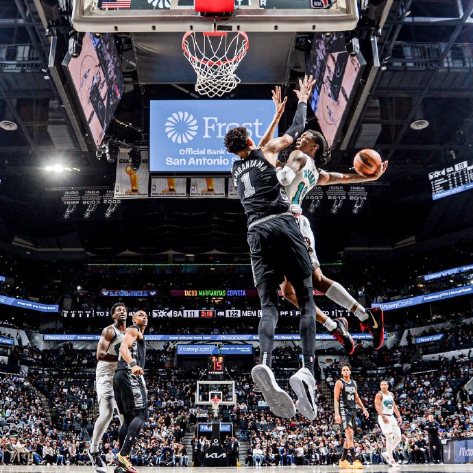 灰熊战胜马刺,简体传球拼尽全力 灰熊战胜马刺,简体传球拼尽全力