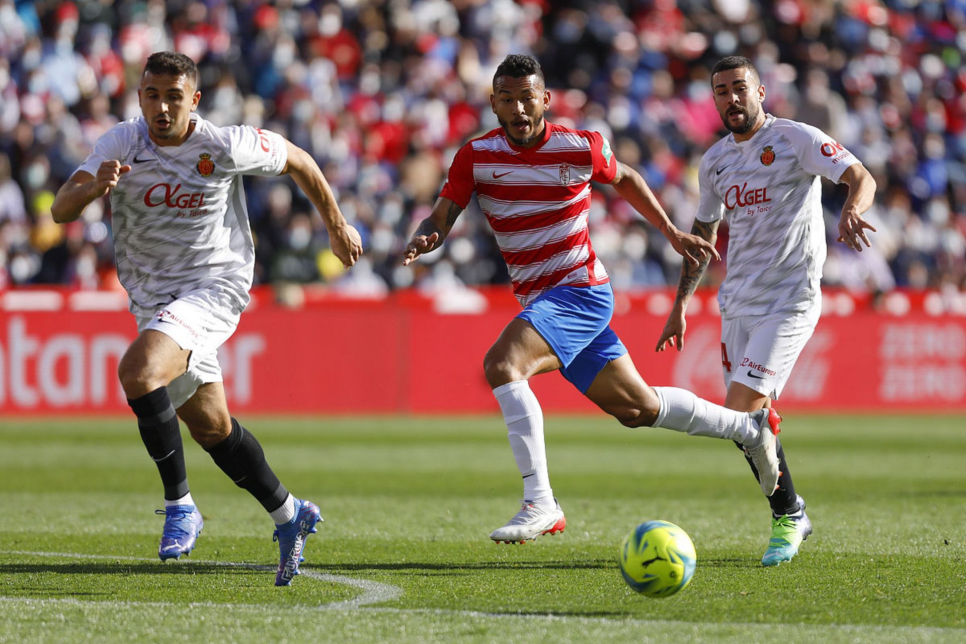 比利亚雷亚尔客场逼平对手,表现有所斩获 比利亚雷亚尔客场逼平对手,表现有所斩获