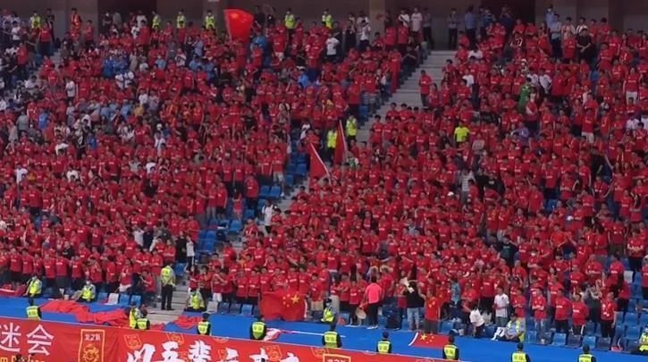 超过50场比赛引来球迷热情,场面壮观 超过50场比赛引来球迷热情,场面壮观