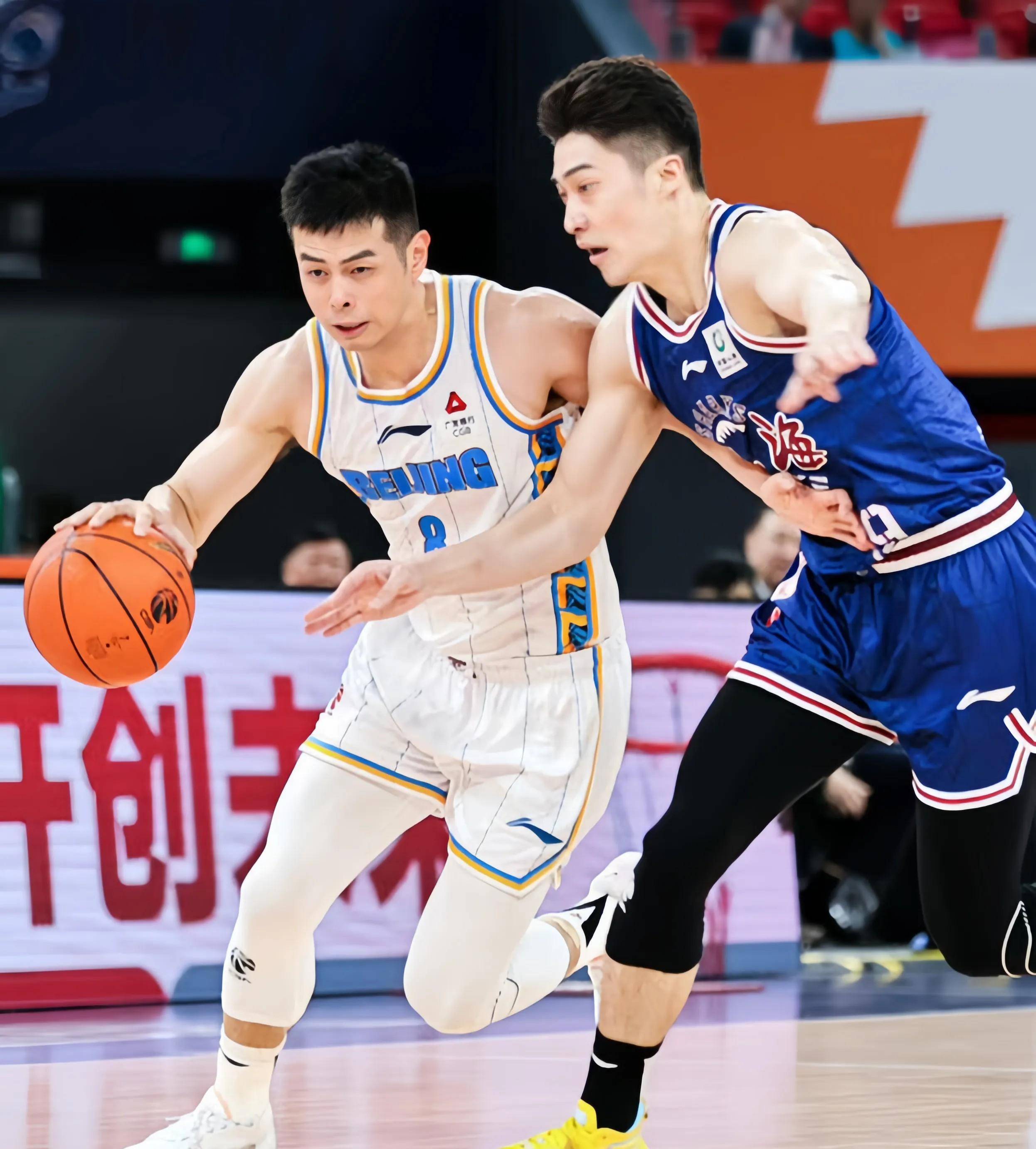 福建队客场惨遭,广州男篮逆袭 福建队客场惨遭,广州男篮逆袭