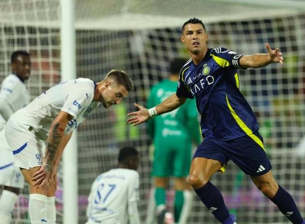 阿森纳主场不敌狼队,争议裁判成焦点 阿森纳主场不敌狼队,争议裁判成焦点