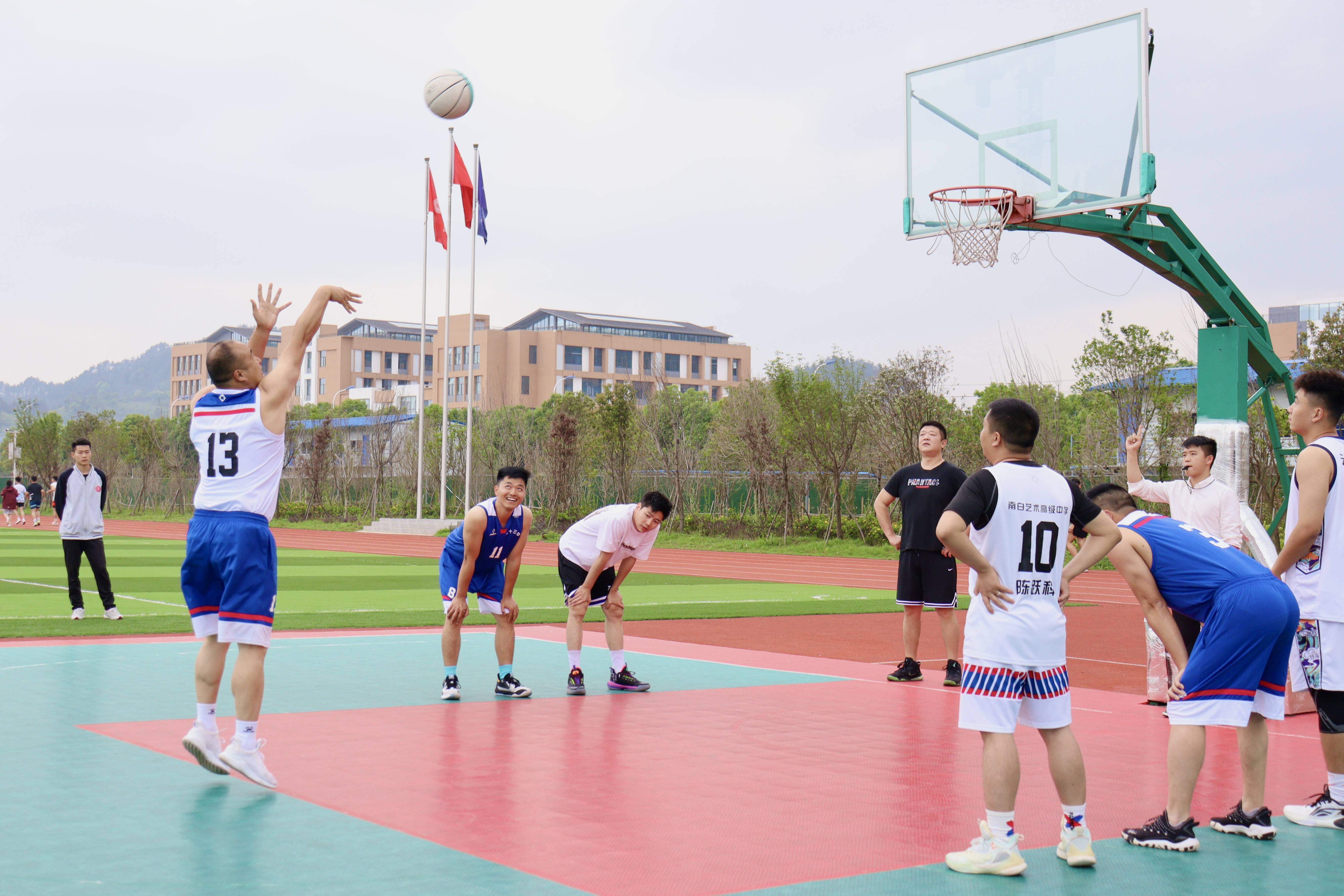 篮球比赛中展现的技艺纯熟动人心弦 篮球比赛中展现的技艺纯熟动人心弦