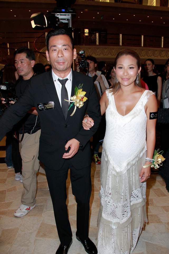 意大利主教练与模特绯闻不断,曝光内幕 意大利主教练与模特绯闻不断,曝光内幕