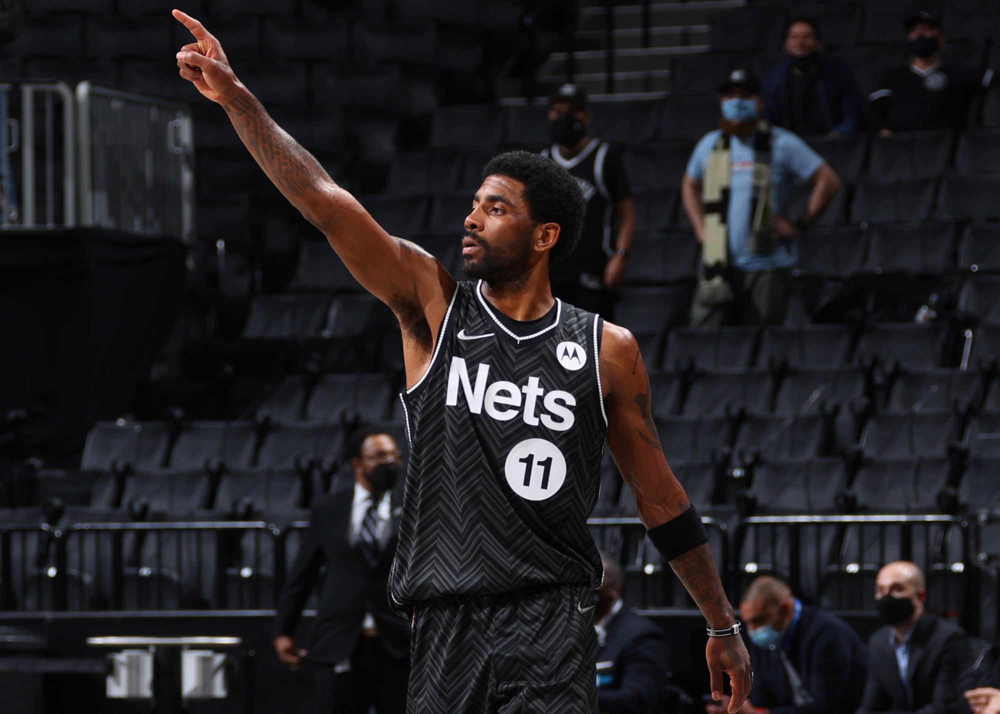 篮网大胜老鹰,欧文狂砍30+成为全场焦点 篮网大胜老鹰,欧文狂砍30+成为全场焦点