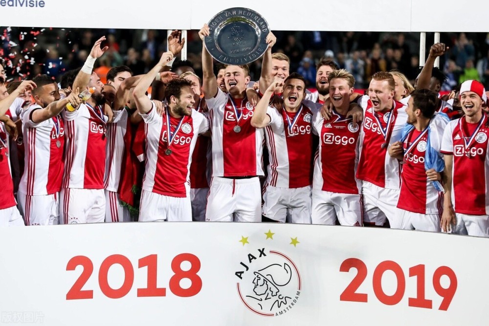 阿贾克斯客场战平波尔图,小组领跑之路 阿贾克斯客场战平波尔图,小组领跑之路