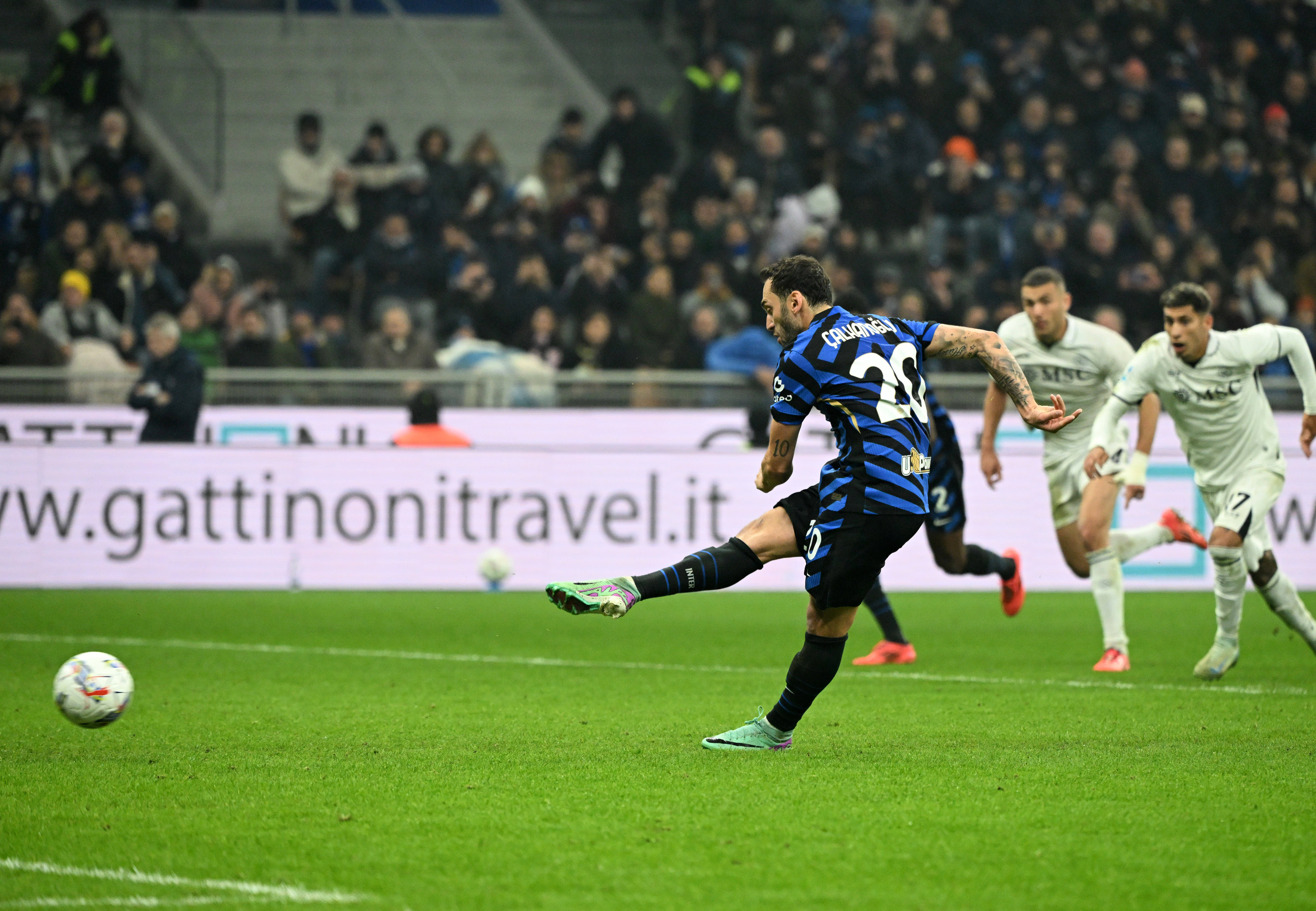 国米击败佛罗伦萨,稳坐积分榜首 国米击败佛罗伦萨,稳坐积分榜首