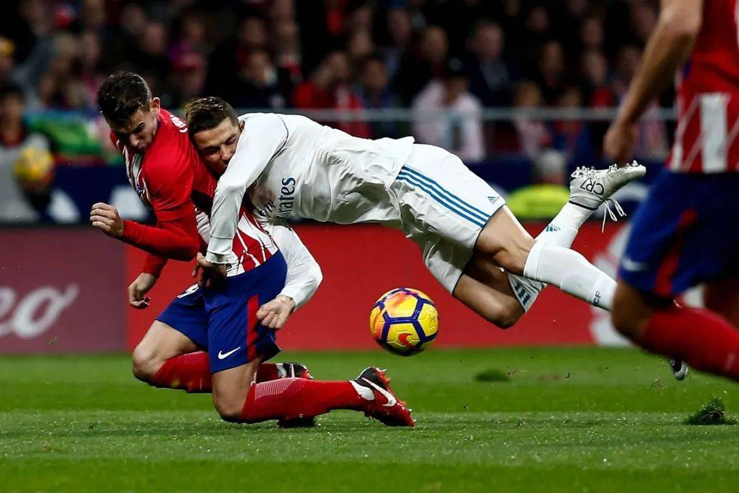 西班牙女足战队实力超群,引起球迷热议 西班牙女足战队实力超群,引起球迷热议