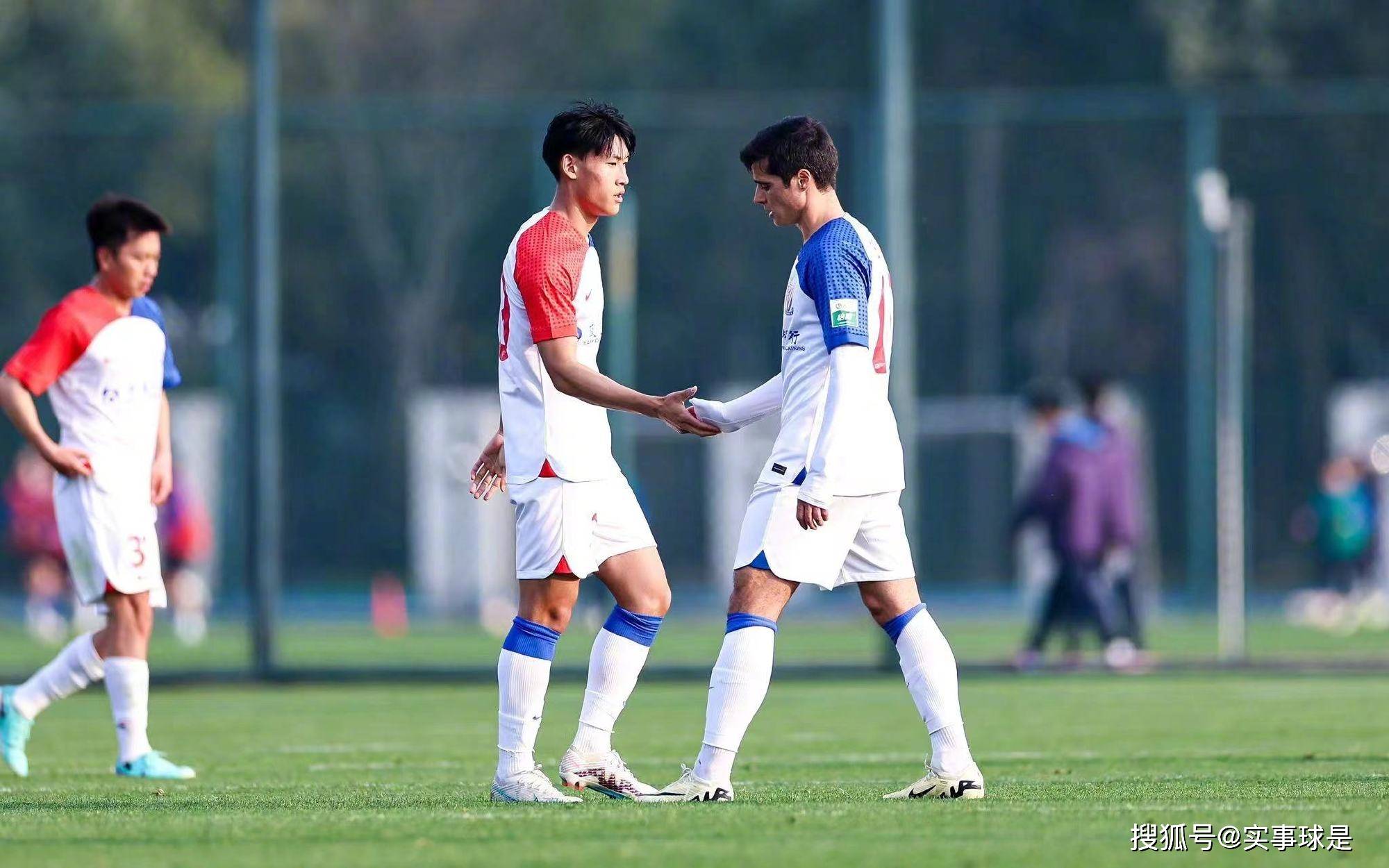 上海申花队员各显神通,攻入多球 上海申花队员各显神通,攻入多球