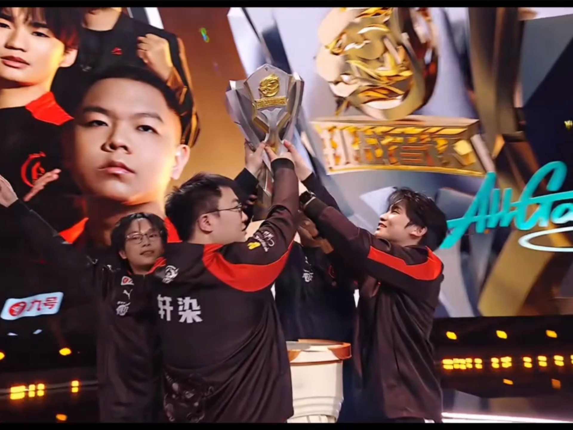 无懈可击!某队全员埋头苦干备战比赛 无懈可击!某队全员埋头苦干备战比赛