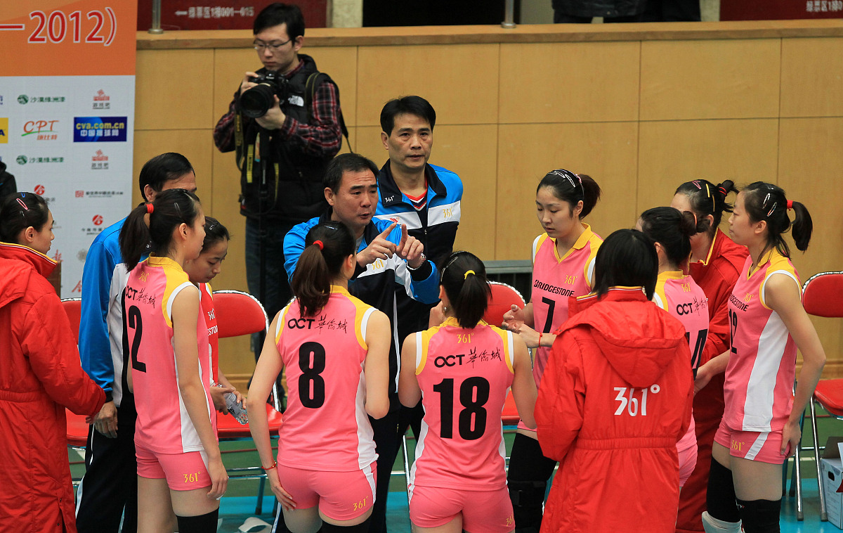 球员们在场上展现出了技术与战术的完美结合! 球员们在场上展现出了技术与战术的完美结合!