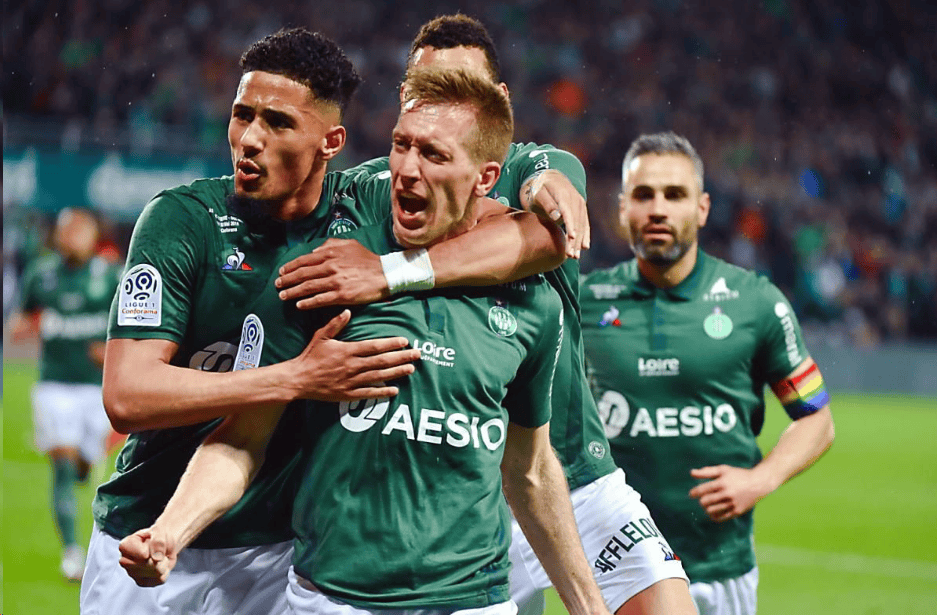 圣埃蒂安主场完胜,积分榜上升 圣埃蒂安主场完胜,积分榜上升