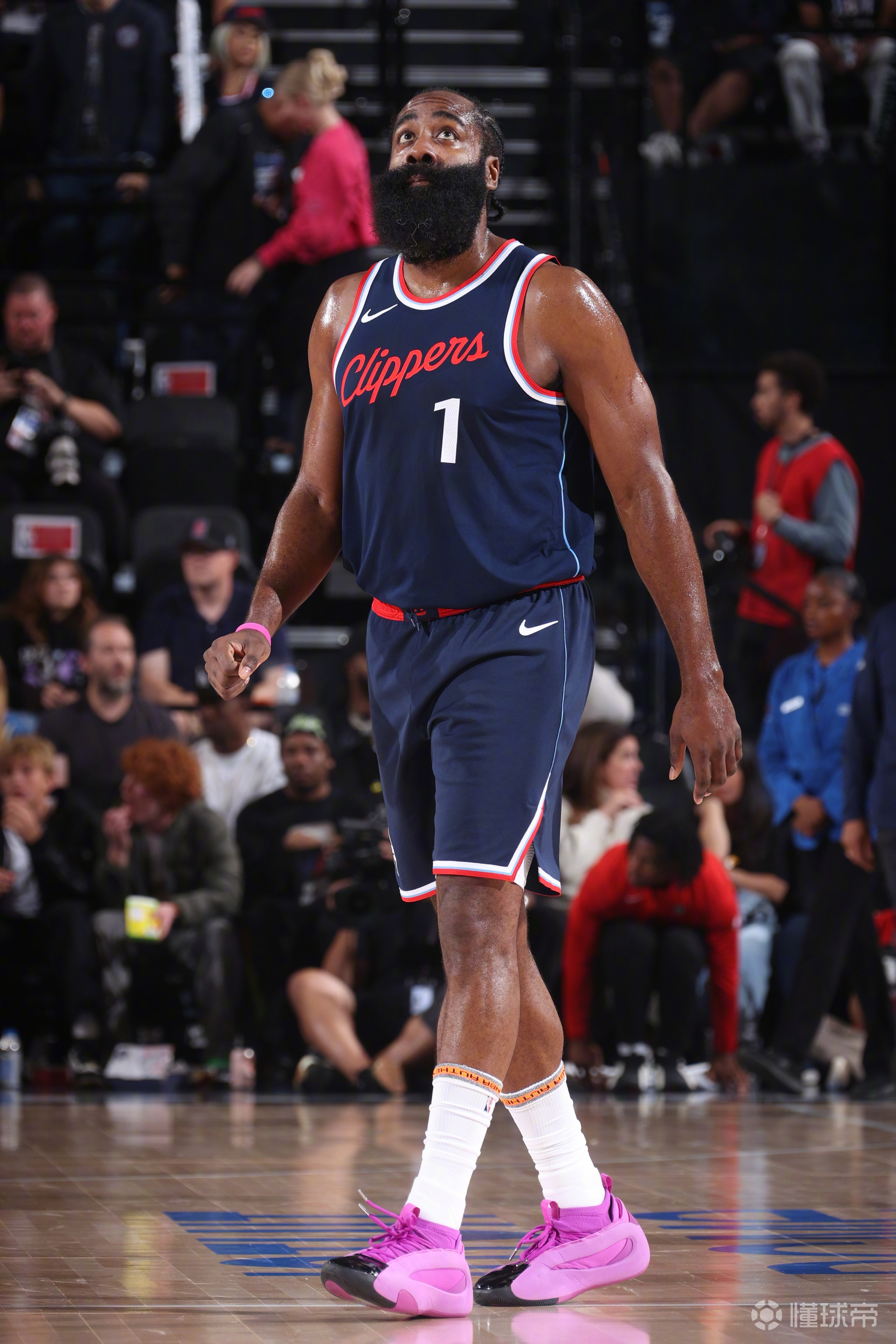 快船球员积极训练备战下一场比赛,力争赢得胜利 快船球员积极训练备战下一场比赛,力争赢得胜利