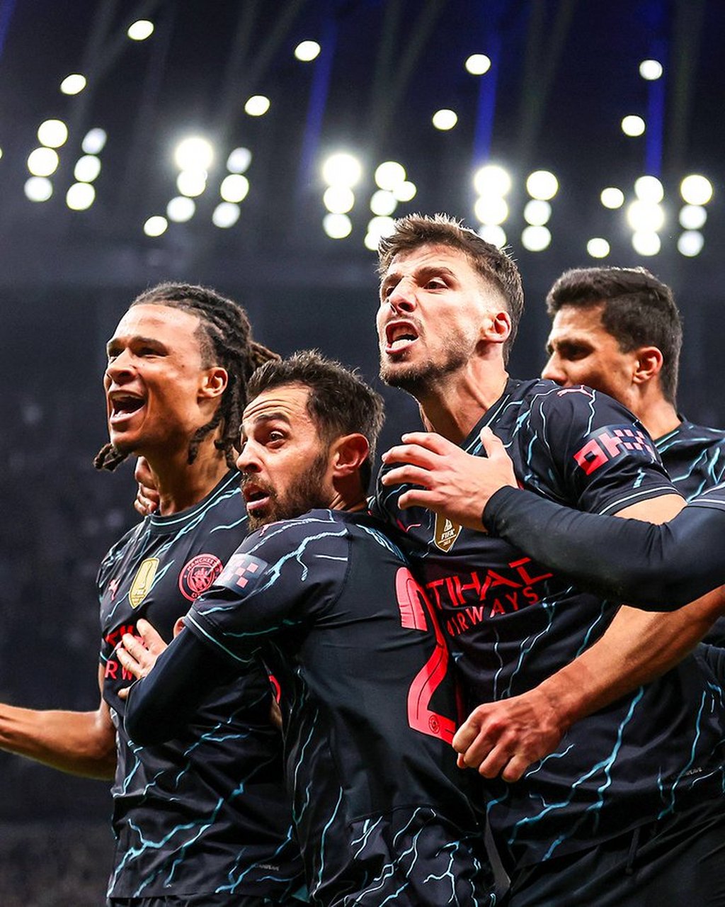 曼城客场平托特纳姆热刺,暂时失去登顶位置 曼城客场平托特纳姆热刺,暂时失去登顶位置