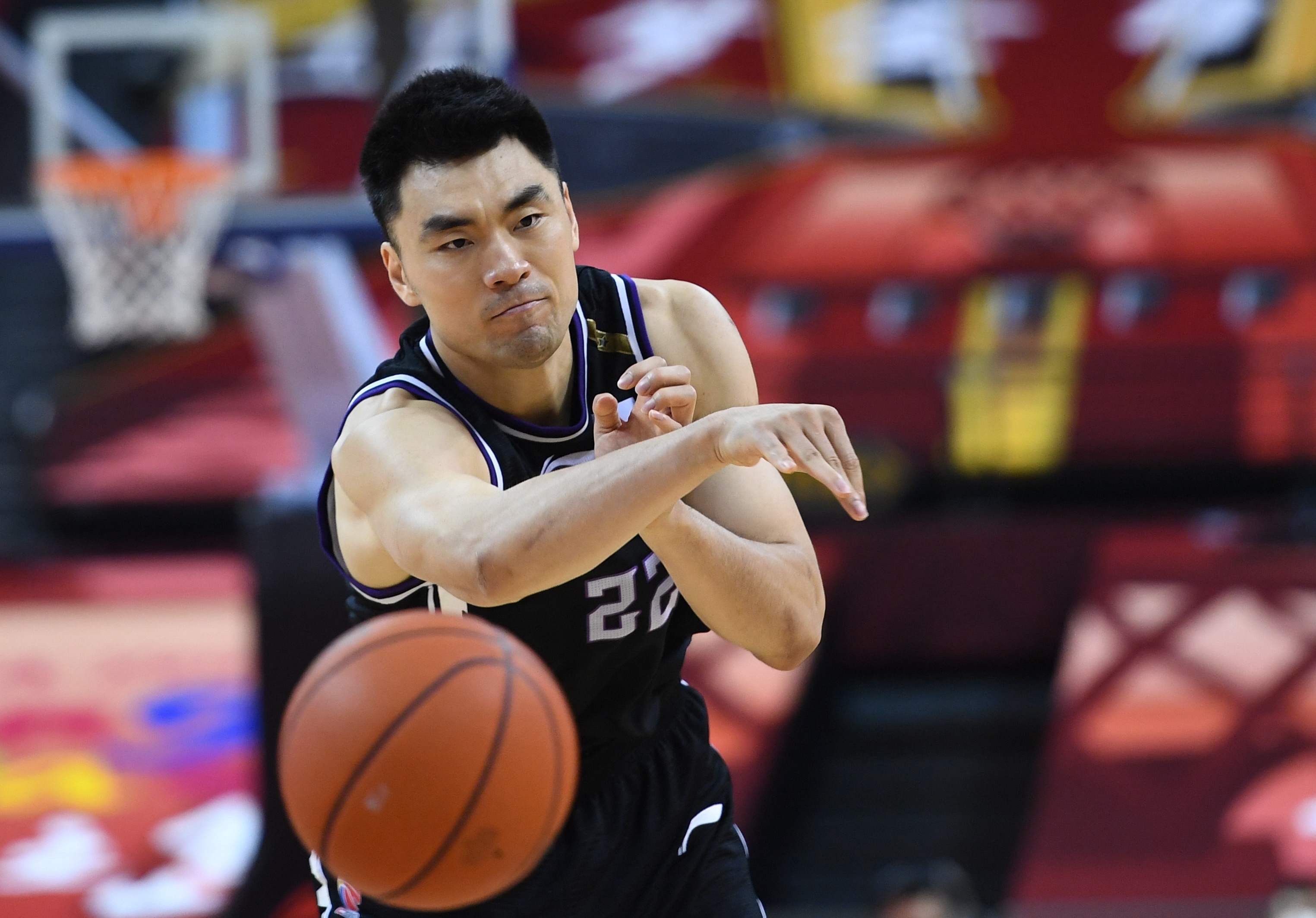 足球明星赵旭日展现出色表现,赢得掌声 足球明星赵旭日展现出色表现,赢得掌声