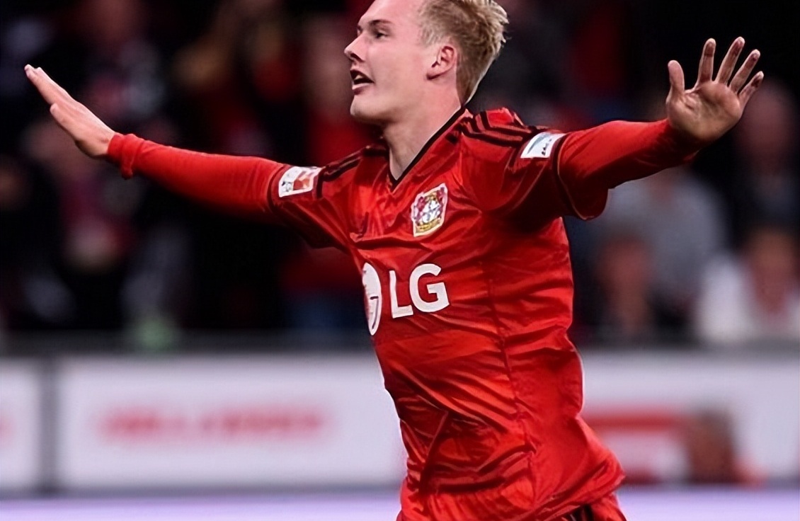 拉拉队受权备莱比锡不胜莱切斯特,备战士气高涨 拉拉队受权备莱比锡不胜莱切斯特,备战士气高涨