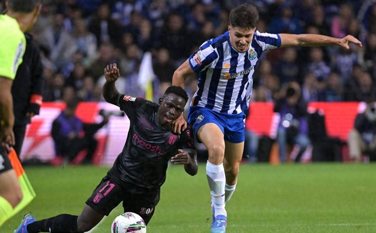 霍芬海姆主场失利,战绩蒙上阴影迷茫中 霍芬海姆主场失利,战绩蒙上阴影迷茫中