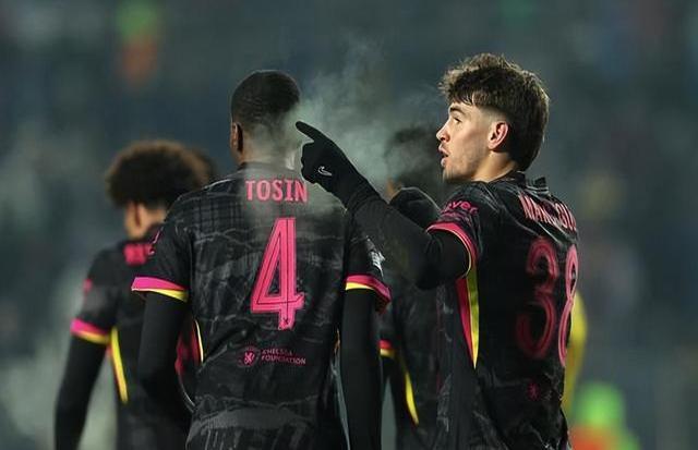 铁桶防守击败豪门球队,低调晋级惊艳全场观众 铁桶防守击败豪门球队,低调晋级惊艳全场观众