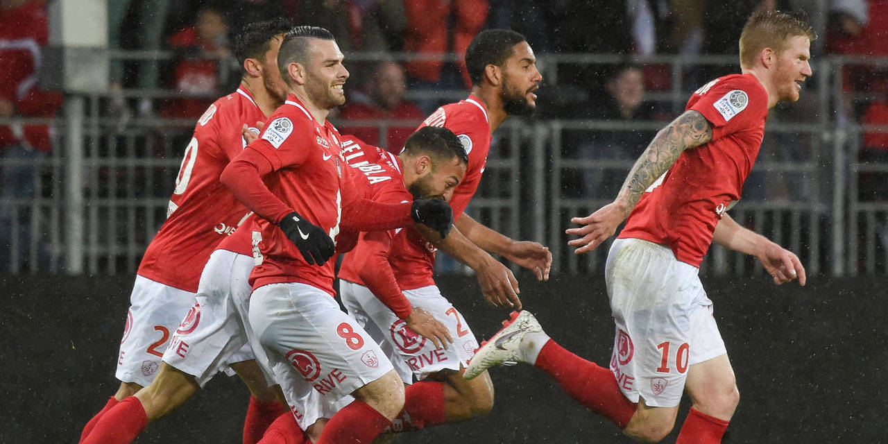 高卢雄鸡客场战平昂热,表现平稳 高卢雄鸡客场战平昂热,表现平稳