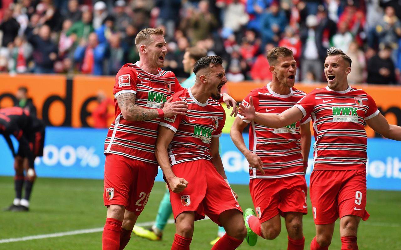 奥格斯堡主场大胜沃尔夫斯堡,摆脱降级压力 奥格斯堡主场大胜沃尔夫斯堡,摆脱降级压力