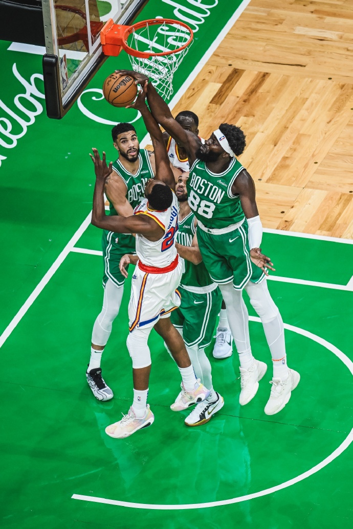 勇士无惧艰难阻挡,球队连胜展现锐气 勇士无惧艰难阻挡,球队连胜展现锐气