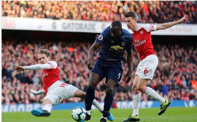 曼联客场大胜,英超前四之争再次升温 曼联客场大胜,英超前四之争再次升温