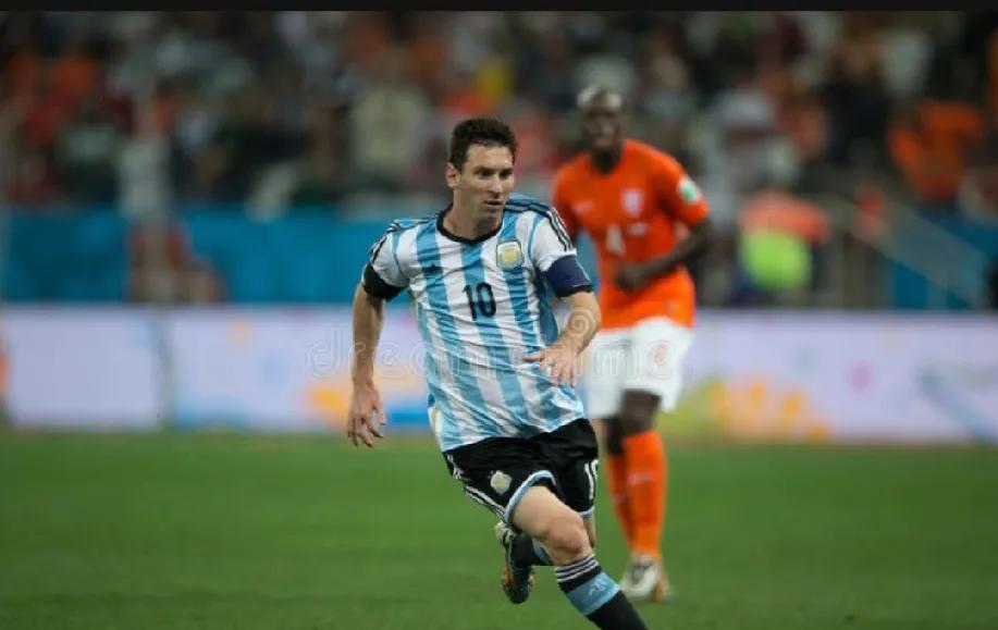 神勇之师:阿根廷球队发挥出色,稳固冠军争夺资格 神勇之师:阿根廷球队发挥出色,稳固冠军争夺资格