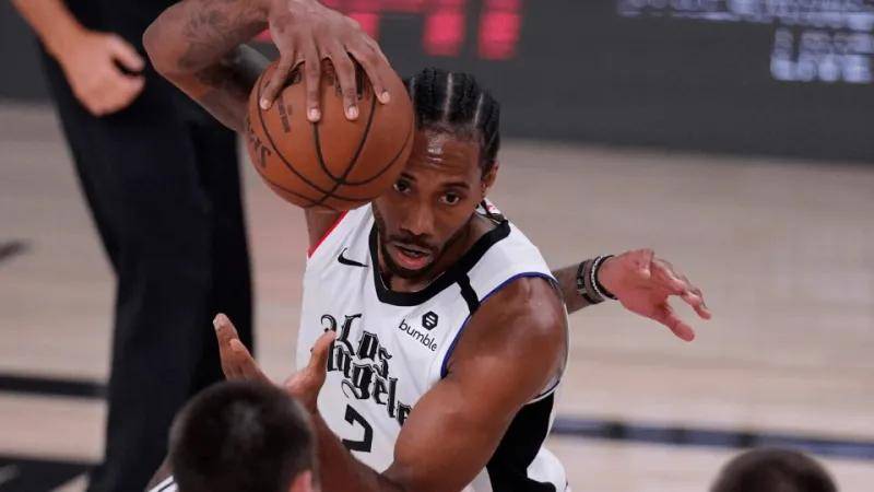 猛龙逆转马刺,伦纳德再度高效带队胜出 猛龙逆转马刺,伦纳德再度高效带队胜出