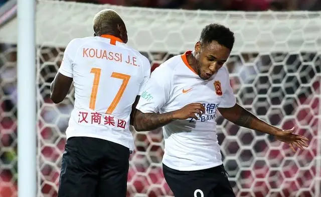 恒大客场战胜富力，继续领跑积分榜