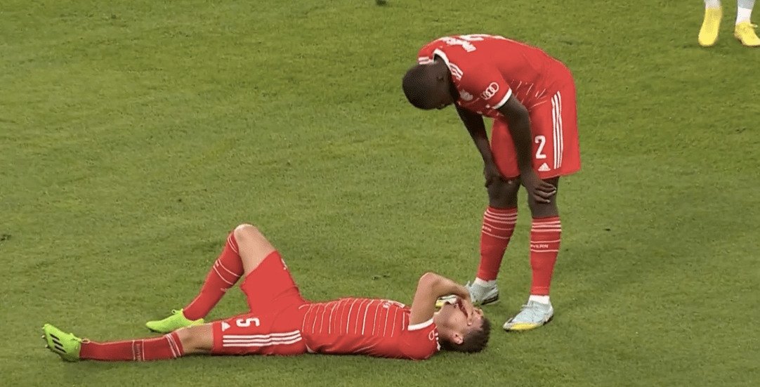 拜仁慕尼黑遭遇阿贾克斯0-3惨败,失去领跑位置 拜仁慕尼黑遭遇阿贾克斯0-3惨败,失去领跑位置